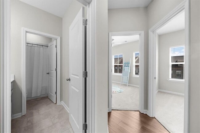 Building Photo - 324 Commons Ave