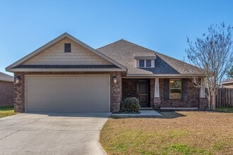 Building Photo - Charming 3-Bedroom Home - Oak Leigh Subdiv...