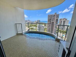 Building Photo - 2/2/1 Beautifully Upgraded unit located at...