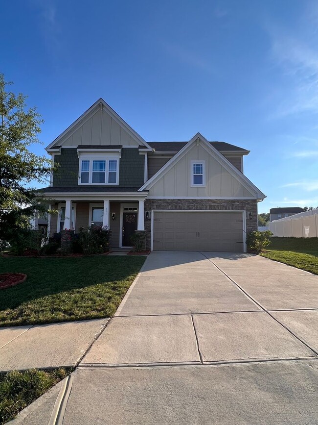 Primary Photo - Lake Front Community 4 bed, 3 bath