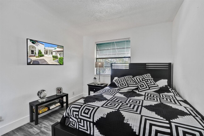 Building Photo - 3633 NW 6th St