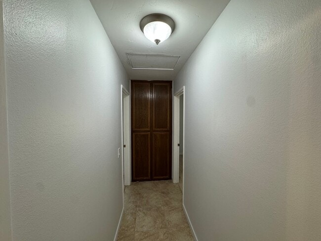 Building Photo - 4 bedroom - 2 Bathroom