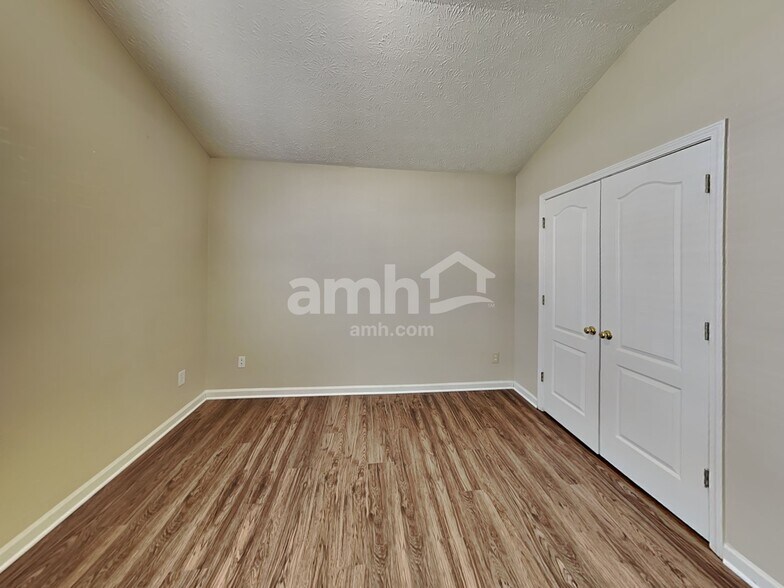 Building Photo - 5455 Yellow Pine Dr