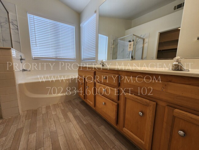 Building Photo - Stallion Mountain Golf Course Home~4 Bed ~...