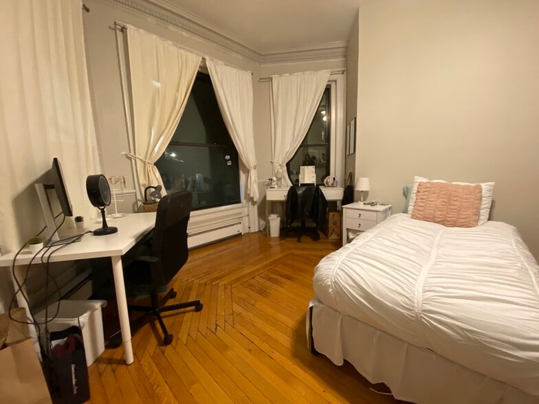 Building Photo - 42 Fenway