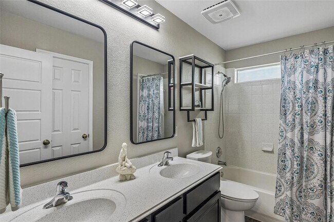 Building Photo - 1705 Chula Vista Dr