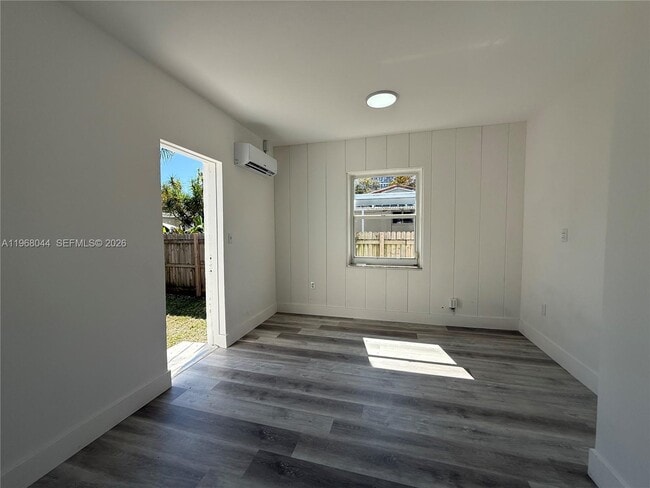 Building Photo - 2801 SW 26th St