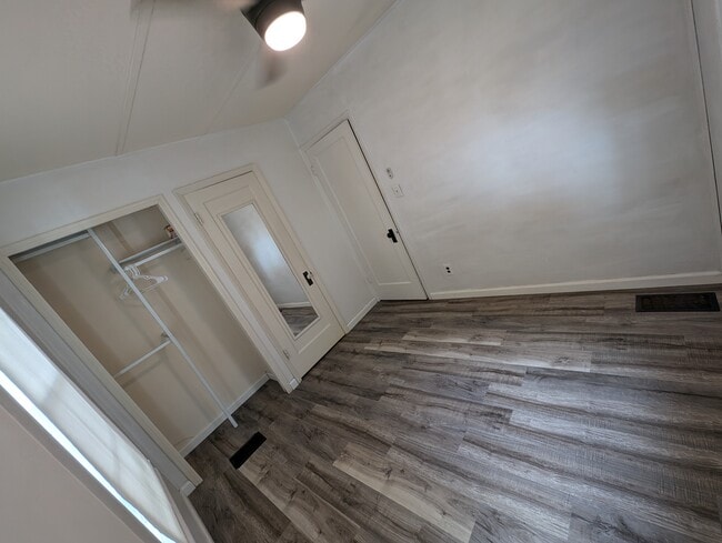 Building Photo - Rutland Ave