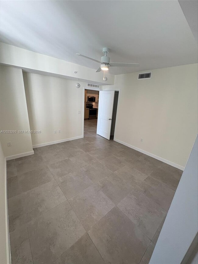 Building Photo - 16395 Biscayne Blvd