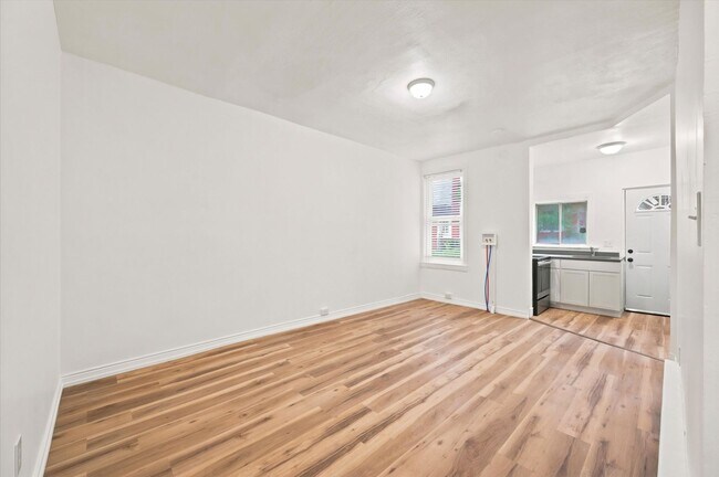 Building Photo - 5135 Folsom St