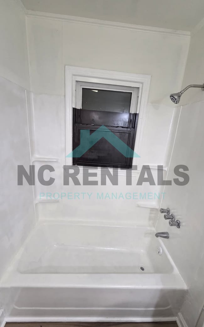 Building Photo - 1302 Cypress St