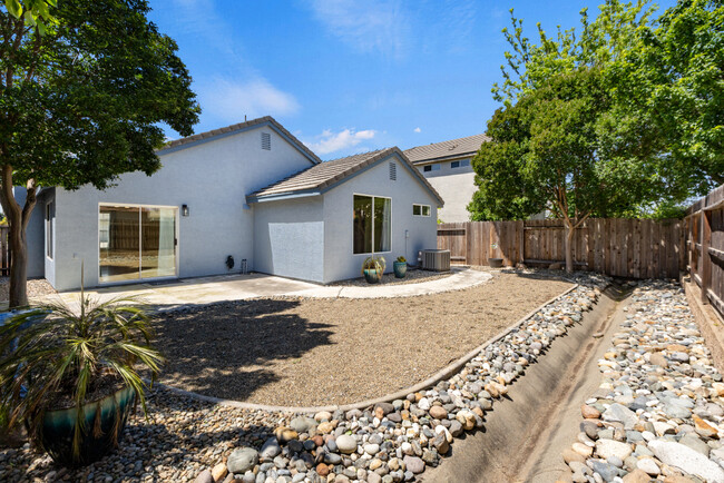 Building Photo - 8753 Redwood Grove Way