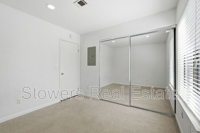 Building Photo - 7102 Cross Creek Cir