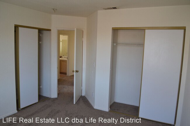 Building Photo - 4 br, 2.5 bath House - 8325 Maple Star