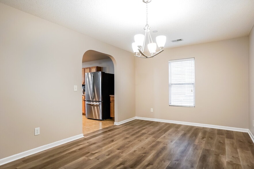 Building Photo - 205 Brookhaven Dr