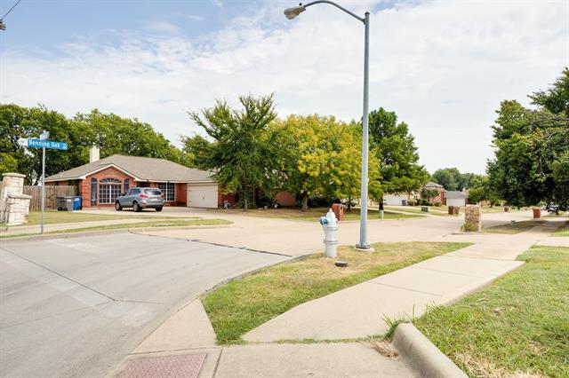 Building Photo - 205 N Bending Oak Ln