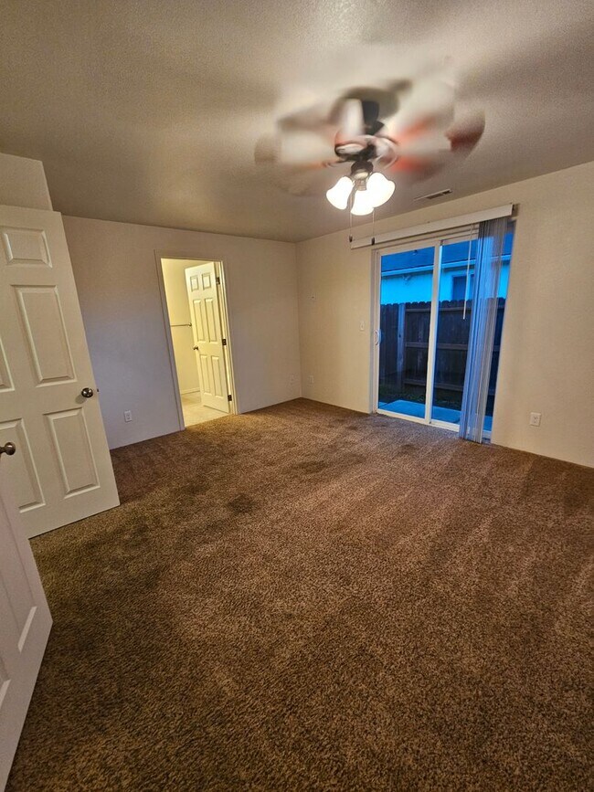 Building Photo - 3 Bedroom Home Located on Quiet Cul-De-Sac