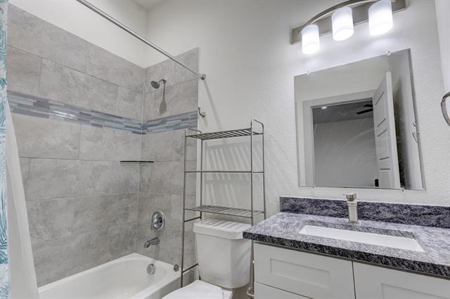 Building Photo - 6043 Rivendell Dr