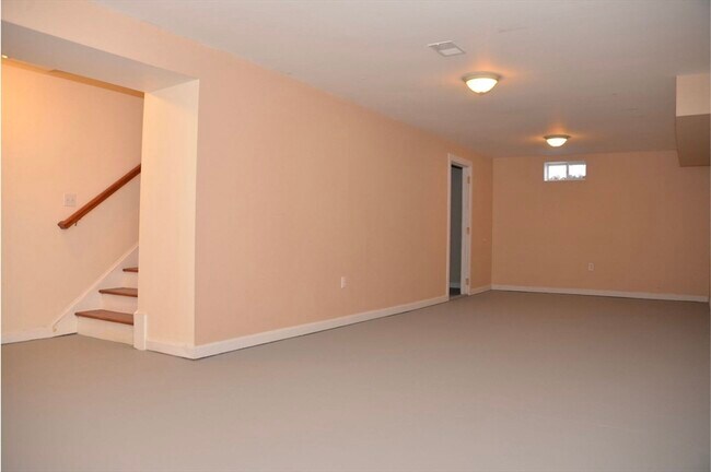 Building Photo - 15 Hay Rd