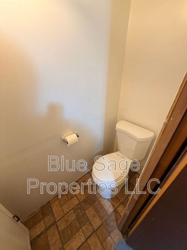 Building Photo - 15 King Ave