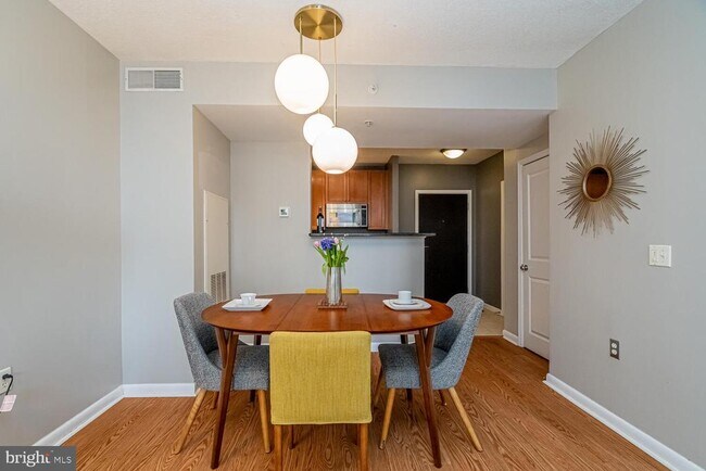 Building Photo - 851 N Glebe Rd