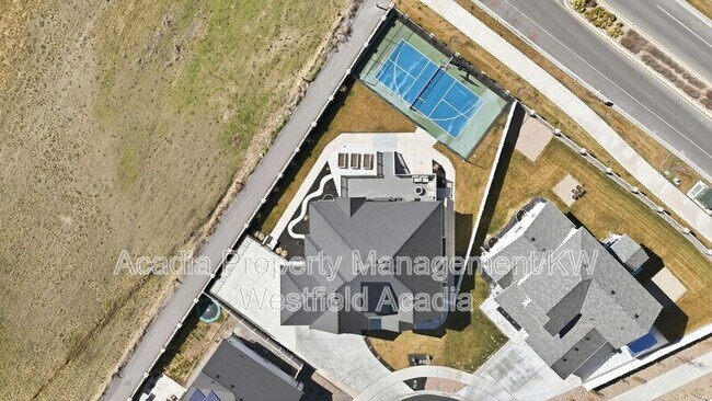 Building Photo - 1437 W Valley Dr