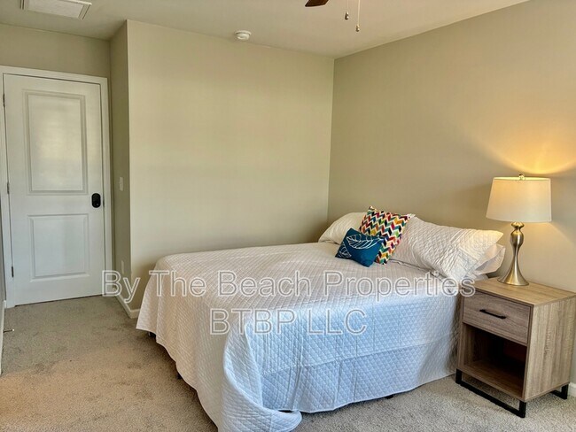 Building Photo - 194 Spencer Cir