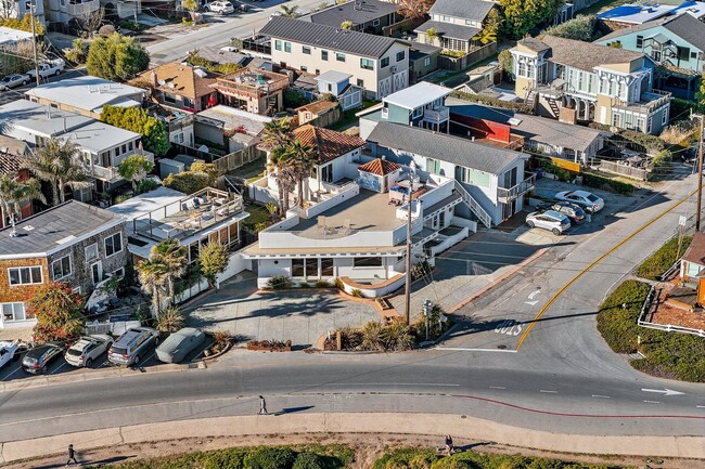 Building Photo - Stunning Home | Coastal Living | Ocean Views