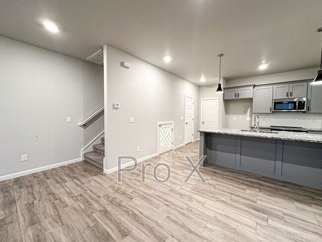 Building Photo - 1733 W Whitney Ln