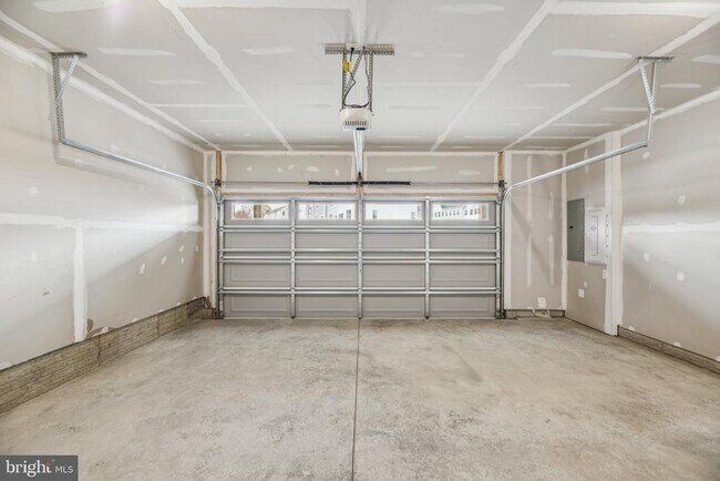 Building Photo - 8816 Selby Ct