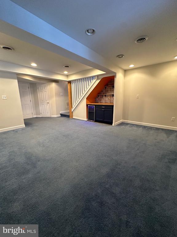 Building Photo - 650 Corsica Ave