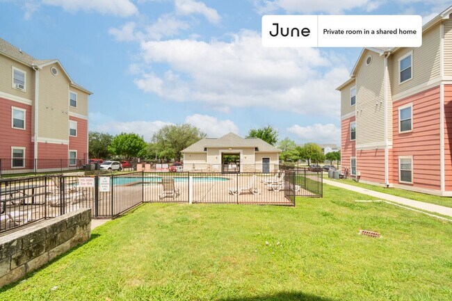 Building Photo - Room in Shared 4 bed/4 bath home