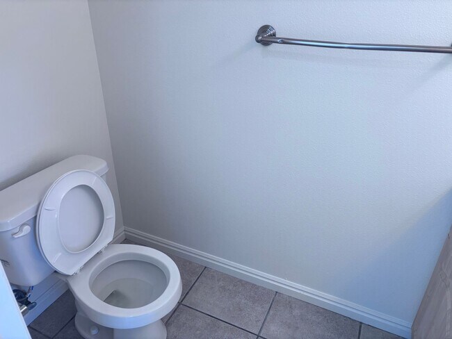 Building Photo - 3 bed / 2.5 bath / 1 car garage townhome