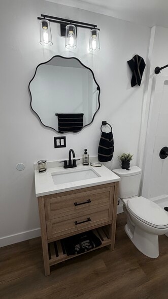 Building Photo - 6506 Regent St