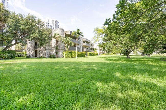 Building Photo - 8335 SW 72nd Ave