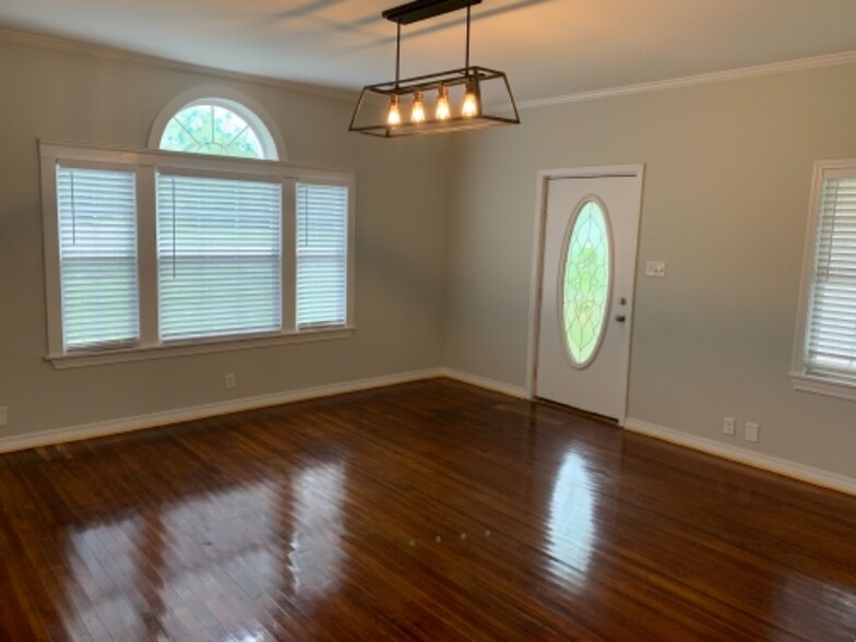 Building Photo - 165 Grove Hl