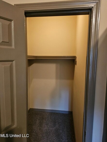 Building Photo - 472 Brendalwood Dr