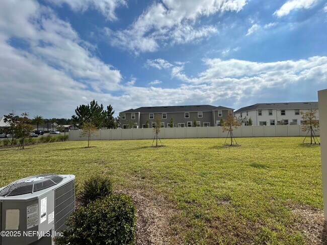 Building Photo - 9798 Fiddleback Ln