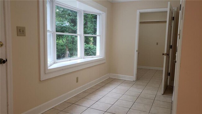 Building Photo - 2134 Masonwood Cir SW