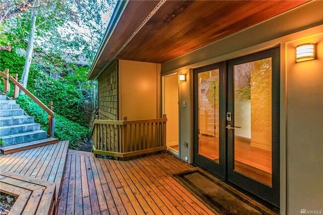 Building Photo - Stunning Lake Sammamish 50 Foot Waterfront...