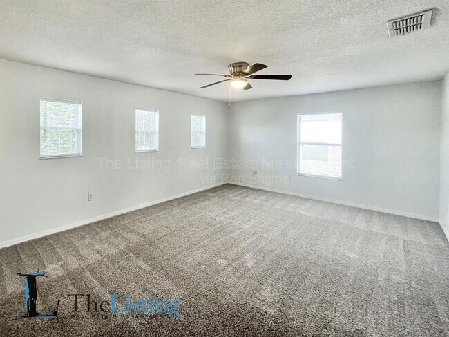 Building Photo - 613 Alfani St