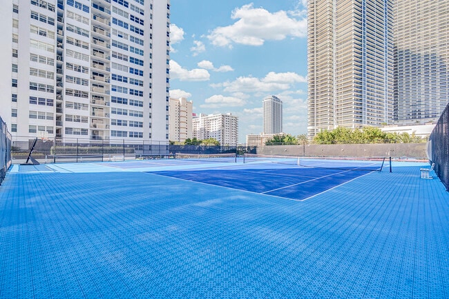 Building Photo - 1904 S Ocean Dr