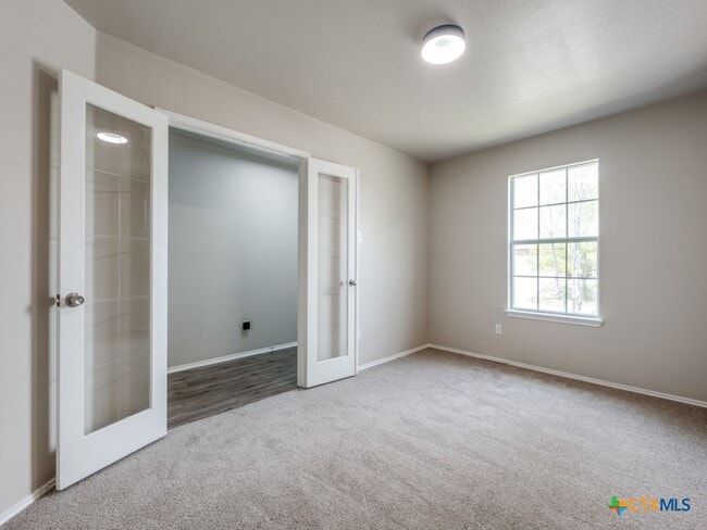 Building Photo - 204 Pine Arbol