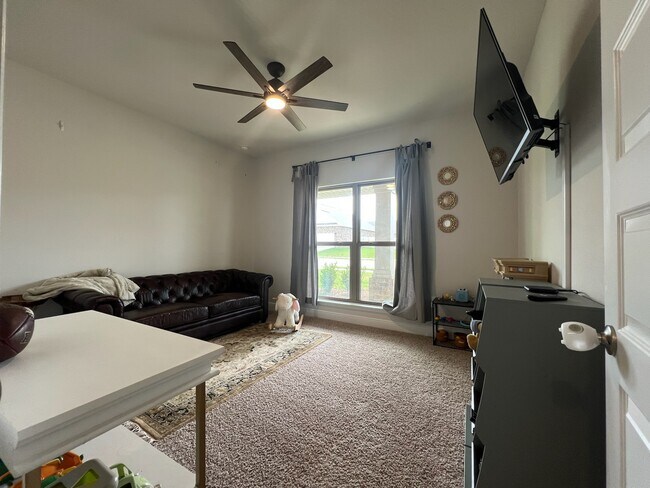 Building Photo - 8026 Burnside Lp