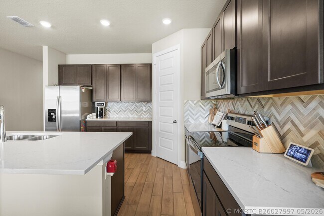Building Photo - 8588 Dahlia Cir