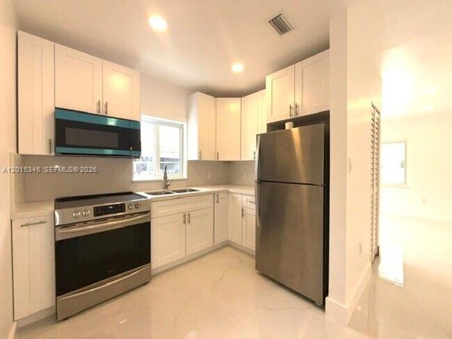 Building Photo - 228 NW 32nd Ave