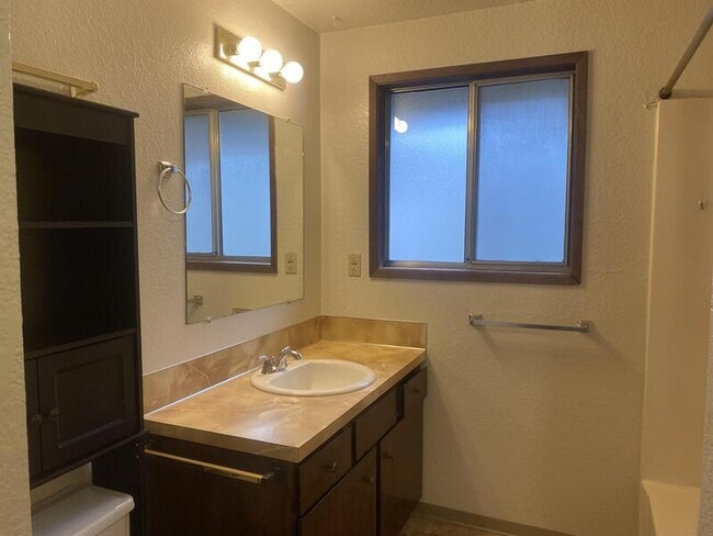 Building Photo - 2963 W Lorraine Ave