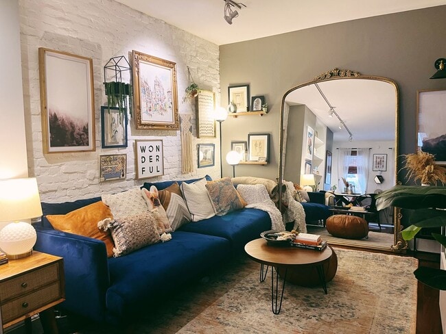 Building Photo - Gorgeous 2-Bed Townhome in Pennsport! Available NOW!
