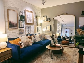 Building Photo - Gorgeous 2-Bed Townhome in Pennsport! Available on NOW!