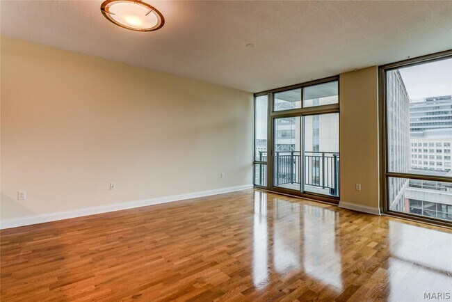 Building Photo - 4909 Laclede Ave